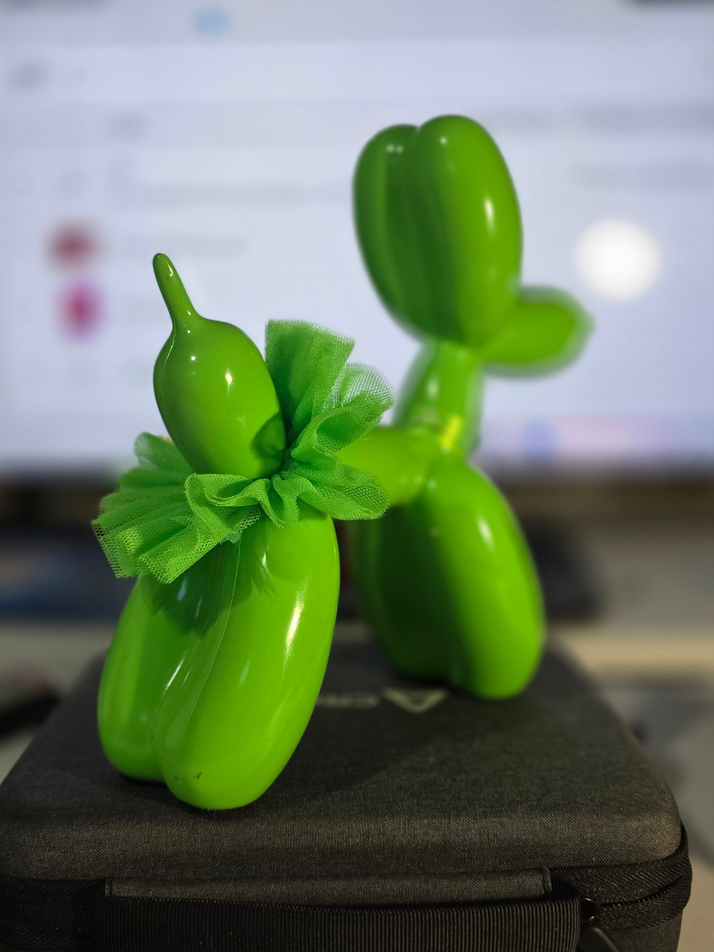 balloon dog green