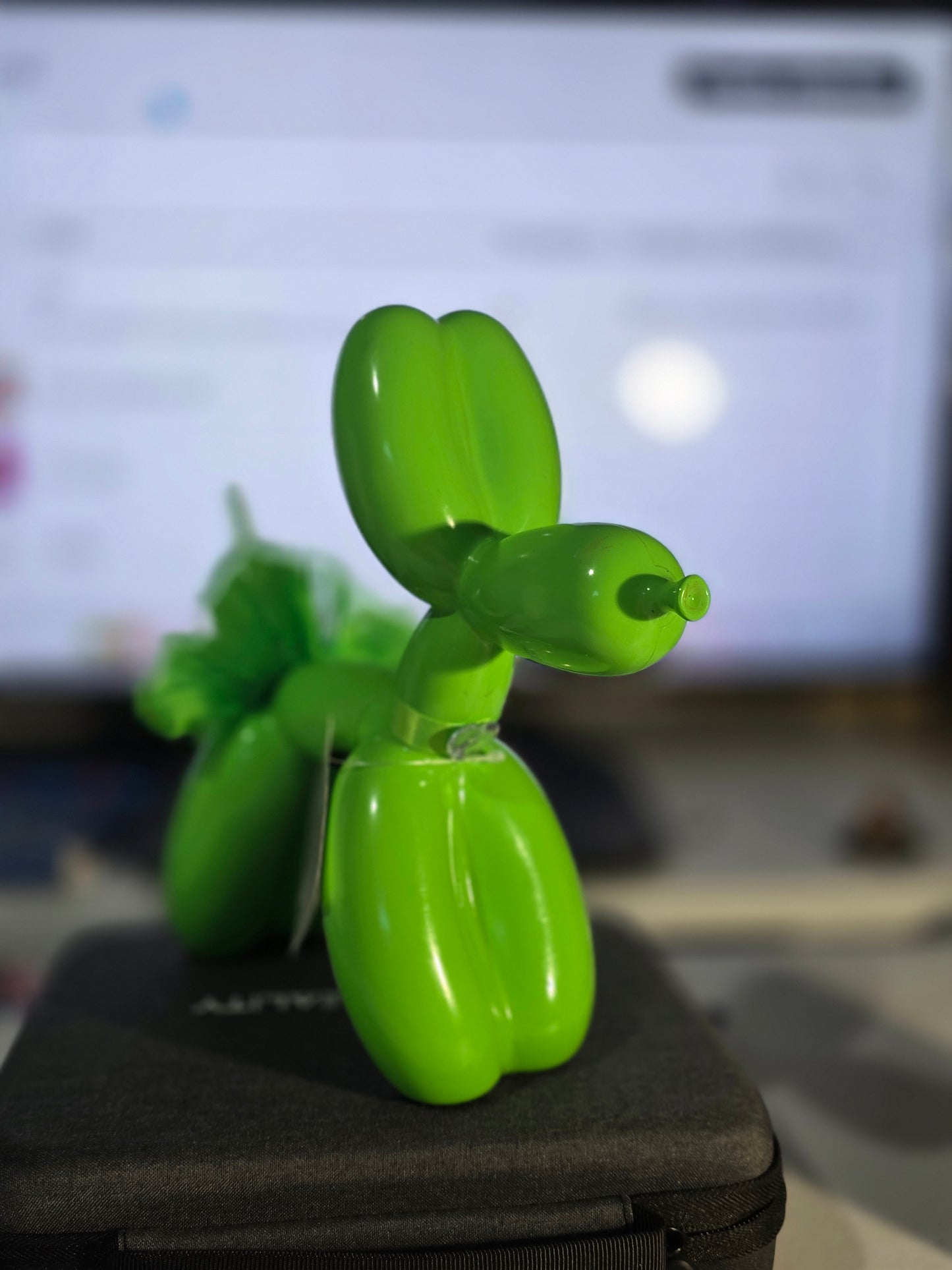 balloon dog green